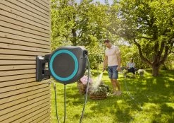Gardena Wandslangenbox Roll Up 35 Meter Incl Tuinspuit 13 Gardena Wandslangenbox Roll Up 35 Meter Incl Tuinspuit -Buitentuin 41 1240