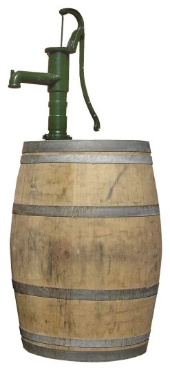 Houten Regenton Eiken 225 Liter Met Gietijzeren Handpomp