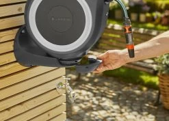 Gardena Wandslangenbox Roll Up 15 Grijs/wit Meter Incl. Tuinspuit -Buitentuin 41 1489