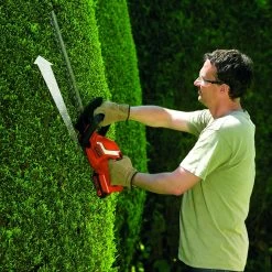 Black & Decker BLACK+DECKER 18V Heggenschaar GTC1845L20 Incl. 2.0Ah Accu 7 Black & Decker BLACK+DECKER 18V Heggenschaar GTC1845L20 Incl. 2.0Ah Accu -Buitentuin 41 29