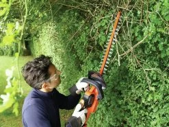 Black & Decker BLACK+DECKER 18V Heggenschaar GTC18504PC Incl. 4.0 Ah Accu 8 Black & Decker BLACK+DECKER 18V Heggenschaar GTC18504PC Incl. 4.0 Ah Accu -Buitentuin 41 378