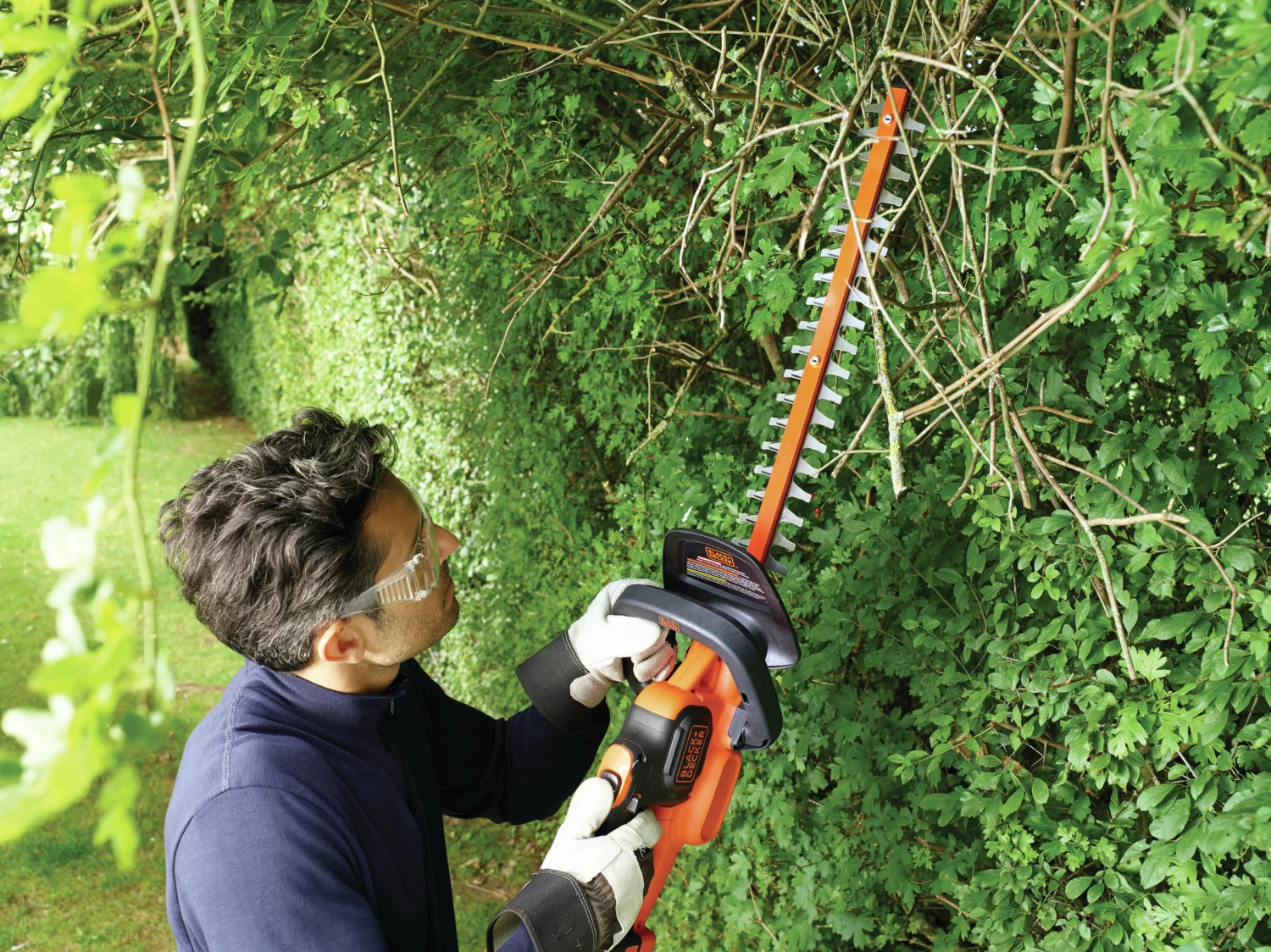 Black & Decker BLACK+DECKER 18V Heggenschaar GTC18504PC Incl. 4.0 Ah Accu 5 Black & Decker BLACK+DECKER 18V Heggenschaar GTC18504PC Incl. 4.0 Ah Accu - Afbeelding 3