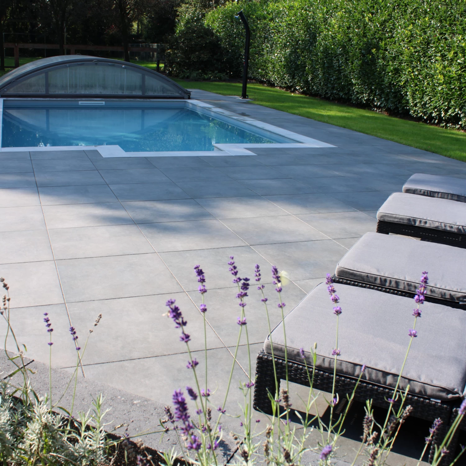 Keramische Terrastegel Kerastrada Antraciet 60x60x3 Cm 7 Keramische Terrastegel Kerastrada Antraciet 60x60x3 Cm - Afbeelding 5